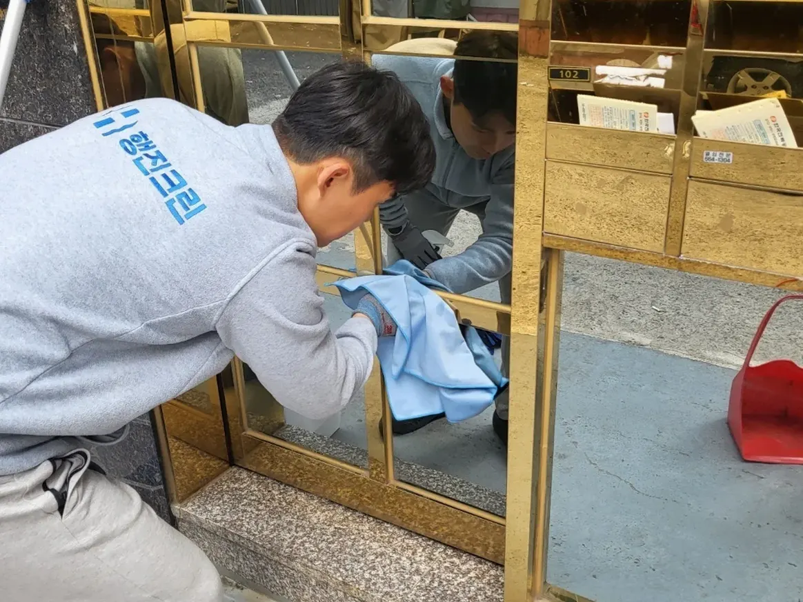 파주시 금릉동 상가 난간·손잡이 계단실 위생청소 사례 - 행진크린